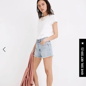Madewell NWOT women’s Relaxed Denim Shorts in Cedarcroft Wash Size 28